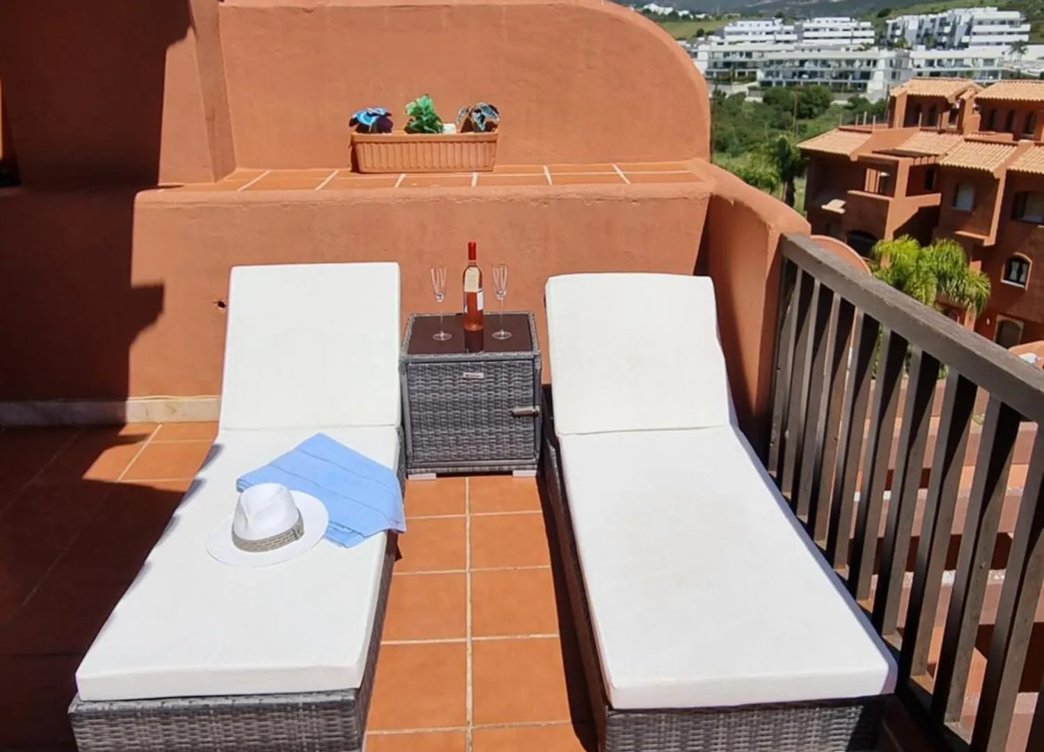 Sea View Penthouse Apartment With Hot Tub - Casa Bella Vista, Buenas Noches , Estepona